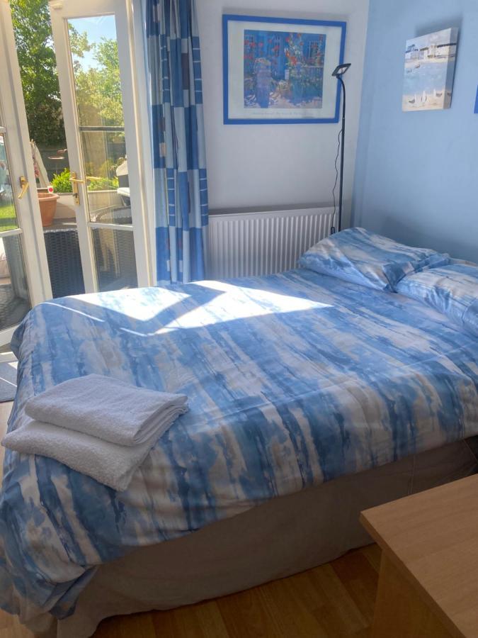 Choice Of One Double Bedroom With A Comfy Double Bed And Private En Suite For Solo Travellers Or Couples ,Or Alternatively Book Two Double Bedrooms For Families Or Friends パドック・ウッド エクステリア 写真